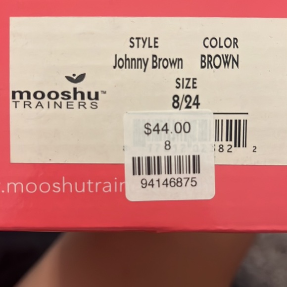 Squeaky toddler shoes - Picture 3 of 3